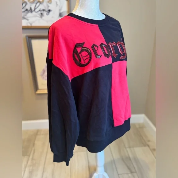 New! QUEEN OF SPARKLES Licensed UGA Medieval Font Checker Oversized Sweatshirt - Picture 6 of 9